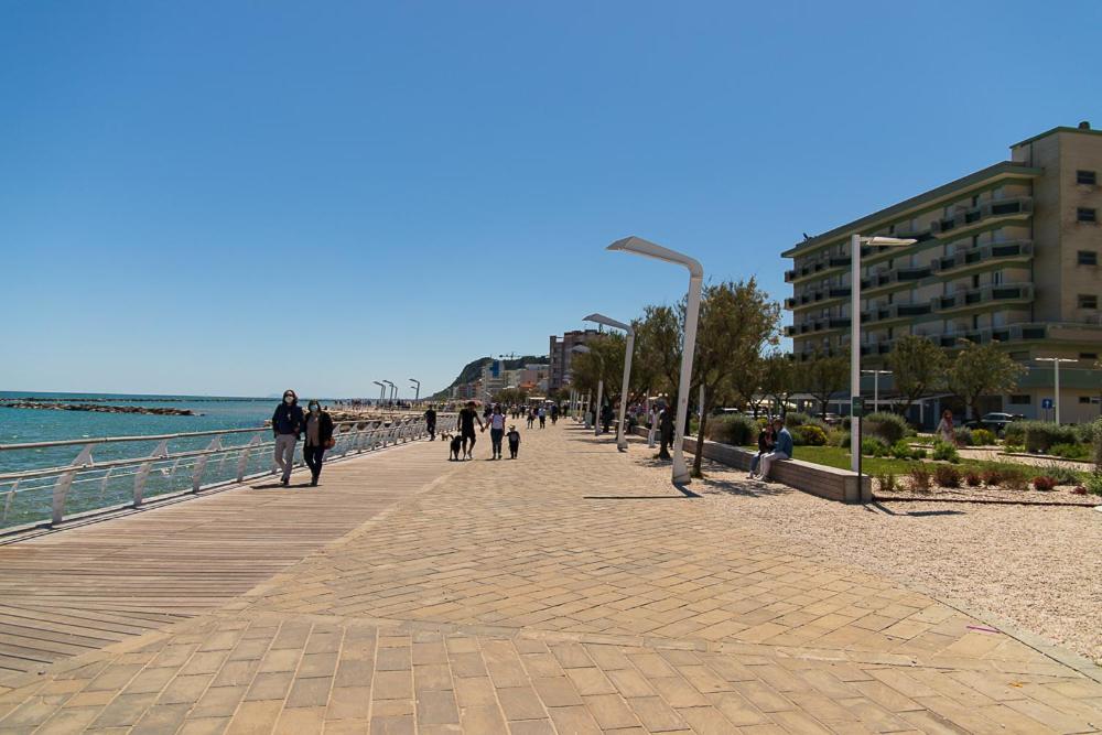 Zara D'Amare A Pesaro 10 Metri Dalla Spiaggia By Yohome Exterior foto
