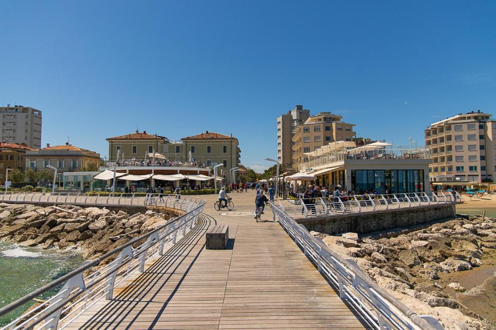 Zara D'Amare A Pesaro 10 Metri Dalla Spiaggia By Yohome Exterior foto